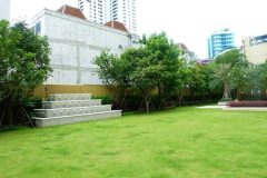 Royce-Private-Residences-Bangkok-condo-for-sale-garden