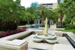 Royce-Private-Residences-Bangkok-condo-for-sale-swimming-pool-and-garden
