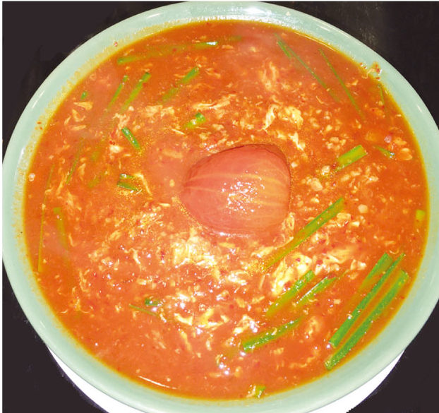 新年に登場する「トマト辛麺」