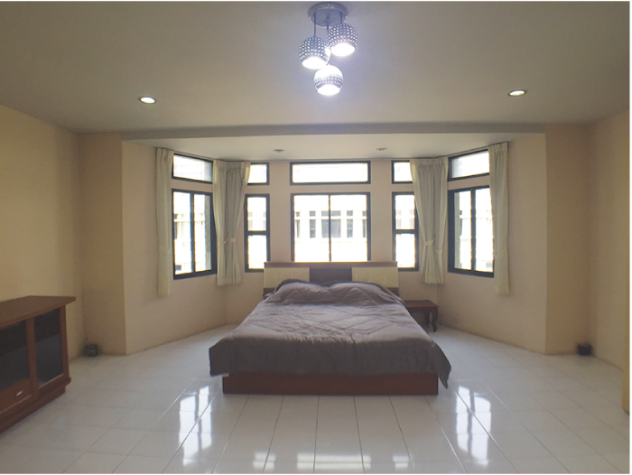 タウンハウス「Royal Nakarin Villa（ロイヤルナカリンヴィラ） 」