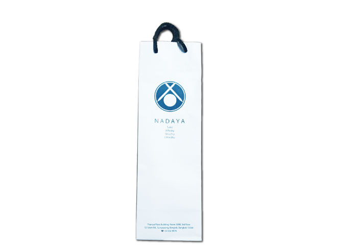 4合瓶サイズのお酒を買うと紙袋に入れてくれます