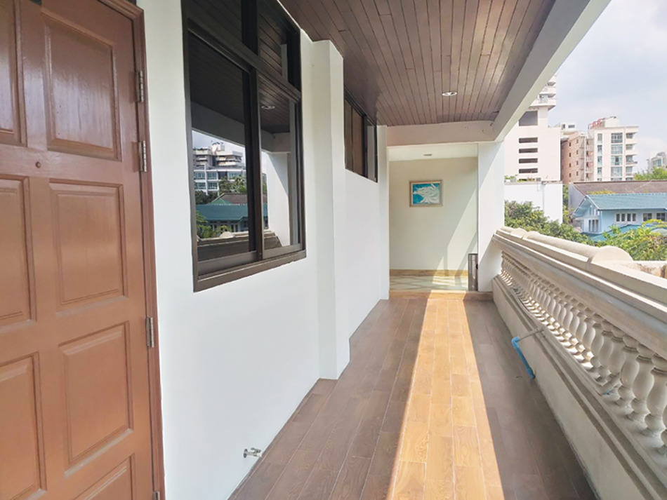 ストンプレイスの各フロアは外廊下で通気性が良い