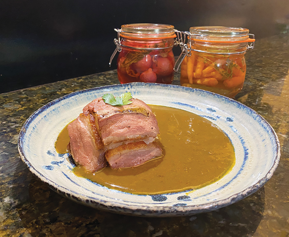 鴨肉の洋風カレーと自家製ピクルス