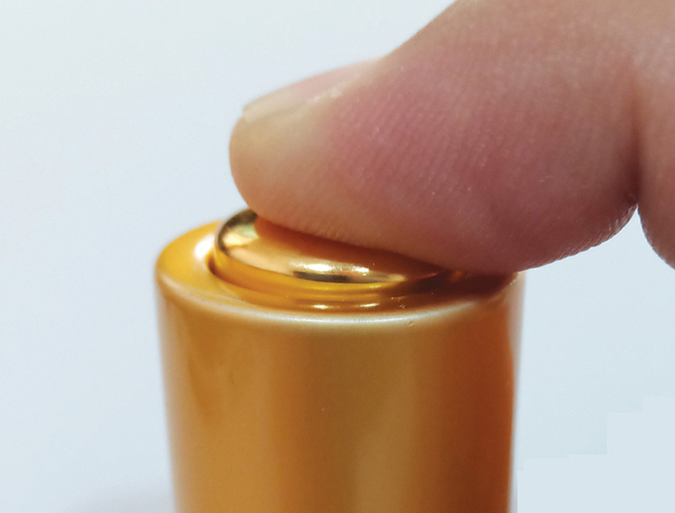 スポイト内に原液を吸い上げるボタン