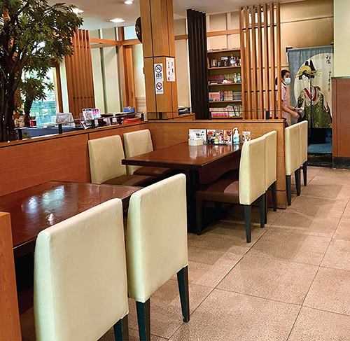 博多ではもちろん、店内飲食できます