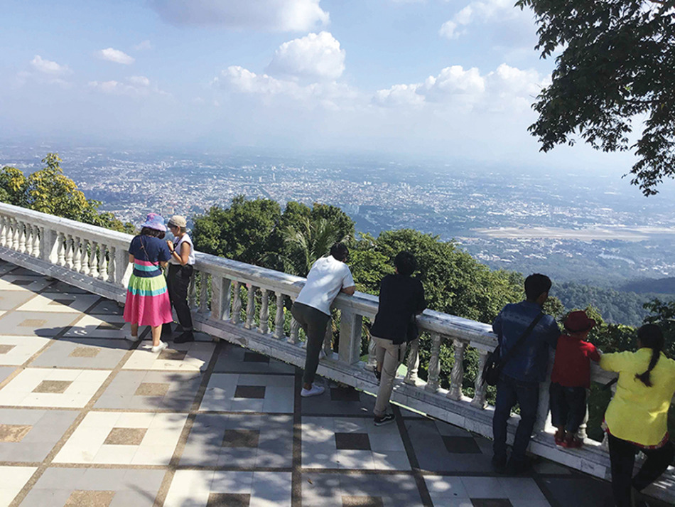 チェンマイ、ドーイステープより市内を眺望する（著者撮影）