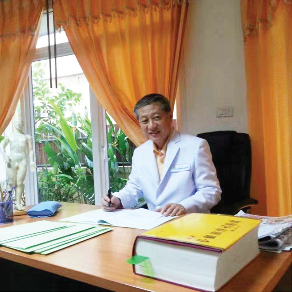 中国人のワーン先生は薬を使わないで治療する