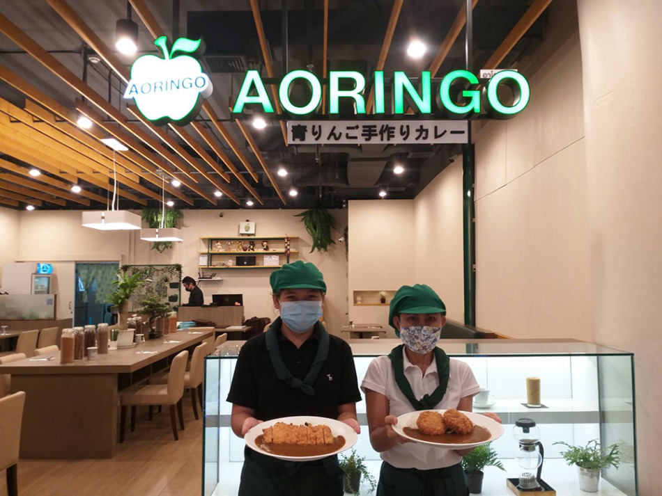 青りんごのスタッフに店頭に来てもらいました