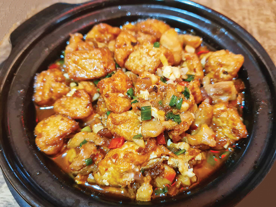 豆腐のチキンソース炒め（168バーツ）