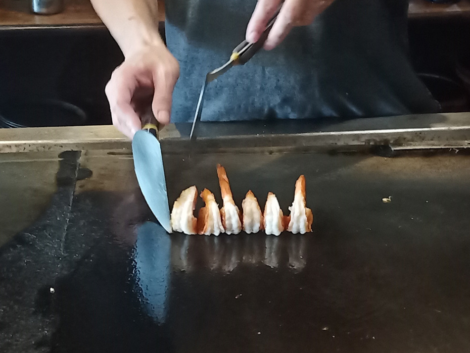 エビを立てて焼いているところ