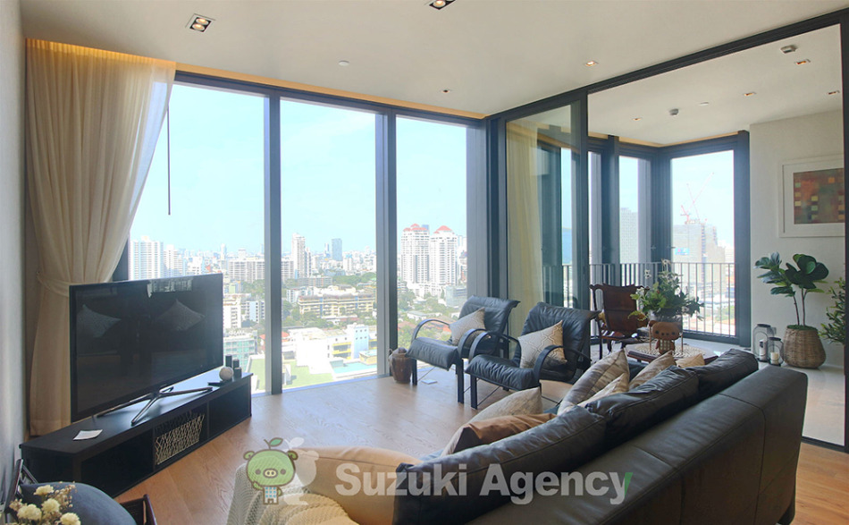 ビートニック・スクムビット32のダイニングと広いスペースのキッチン