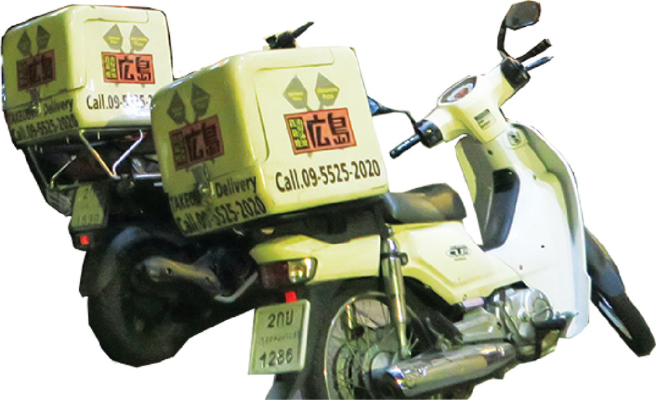 自社デリバリー用のオートバイ
