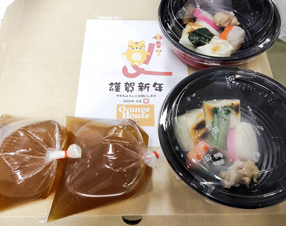2人前のおせちセットはすべて込みで1304バーツ