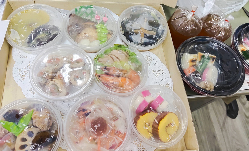 2人前のおせちセットはすべて込みで1304バーツ