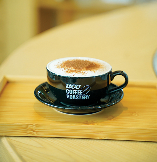 UCCエカマイ・ロースタリーのホット・ティラミスコーヒー（200バーツ）