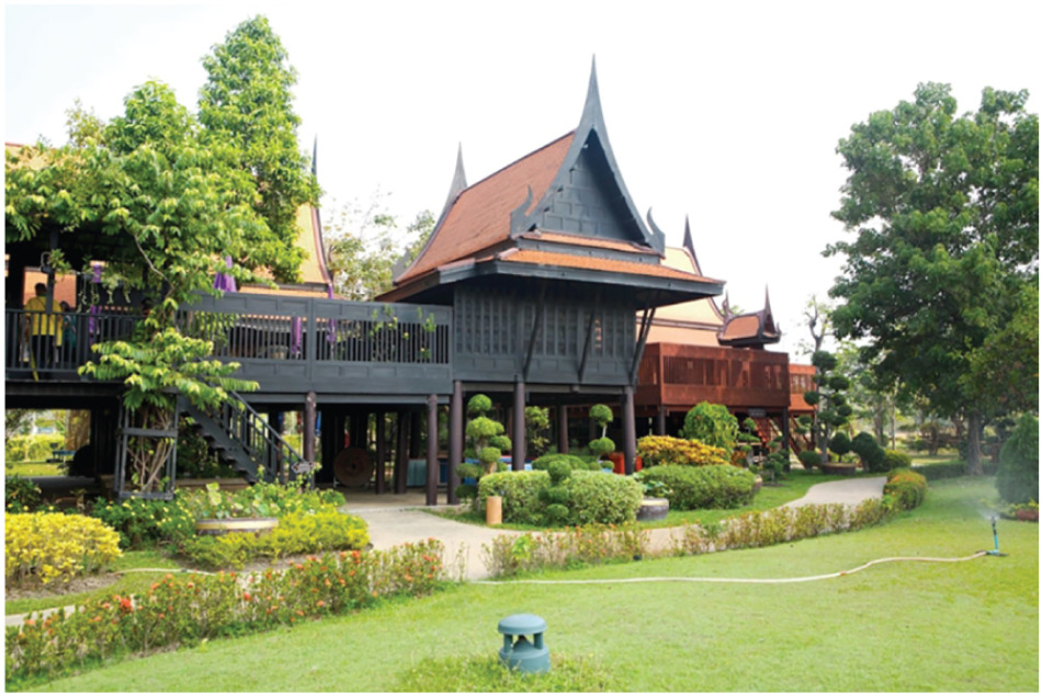 バーンサイ王立民芸センターにあるタイの伝統家屋