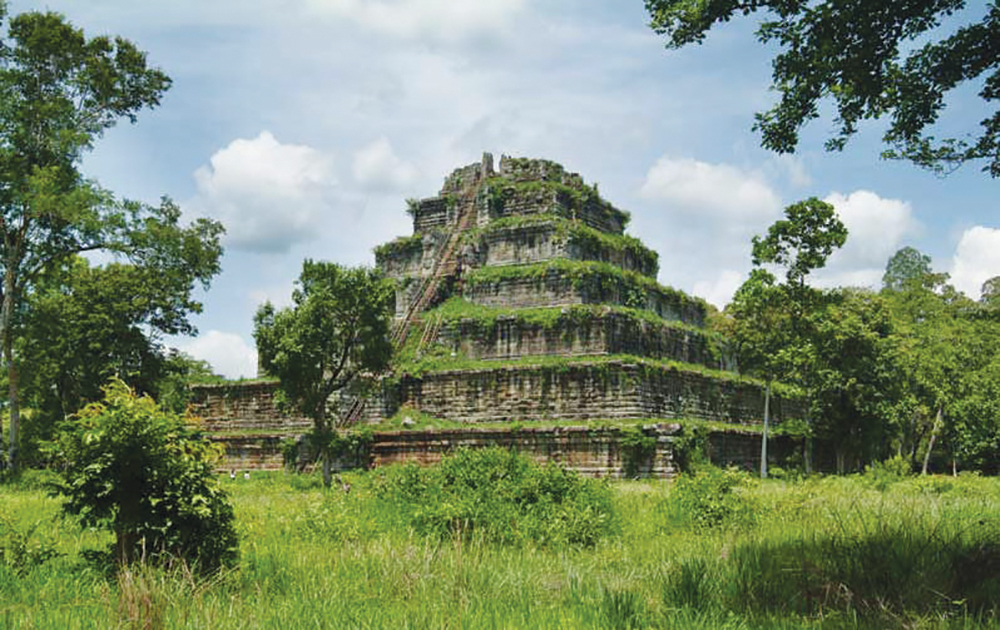 カンボジアのコーケー古代遺跡