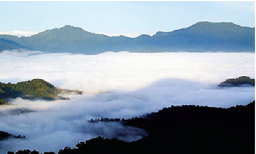 ケーン・カチャン国立公園の美しい山並みと雲海