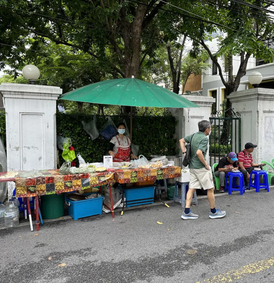 新卒ジェーのタイ紀行、知る人ぞ知る豆腐屋さんはベンジャシリ公園の裏門で早朝営業 | タイ自由ランド（LLM）