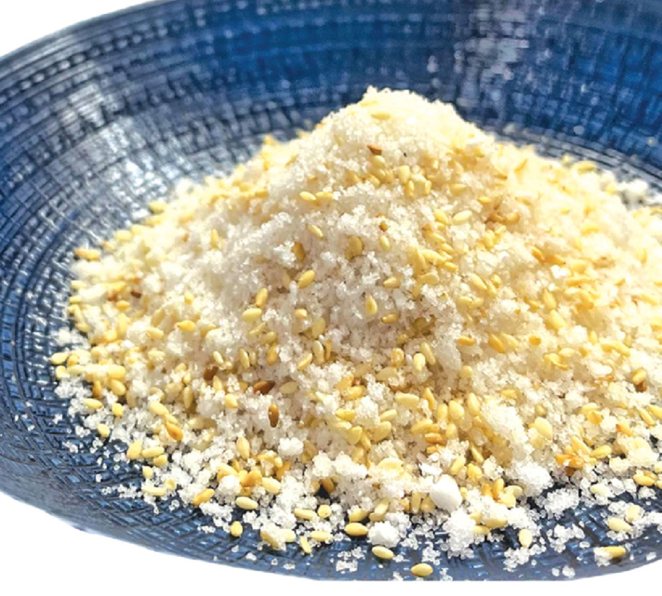 日本の塩2種類と白炒りごまを合わせた、特製ブレンド塩