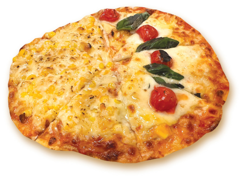 コーンと「ピザキャット」（Pizza Cat）マルゲリータピザのハーフ