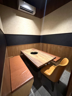 「焼肉 広島」4人座れる個室が4部屋