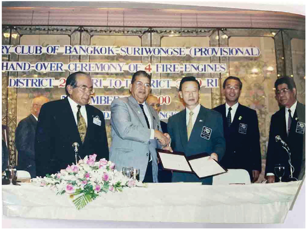 ロータリークラブ例会、左端が石平さん:飯田光孝氏提供